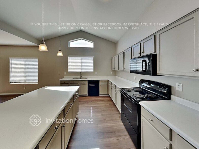 Building Photo - 12813 W Mauna Loa Ln