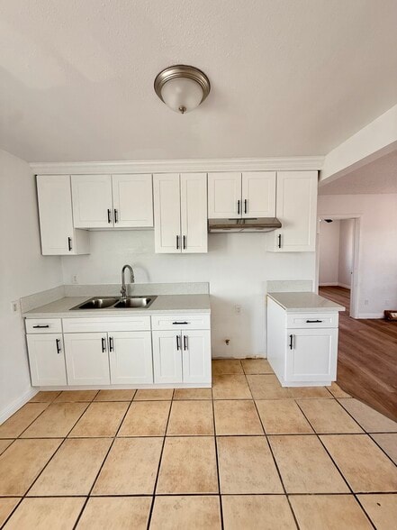 Building Photo - 124 1/4 W 95th St