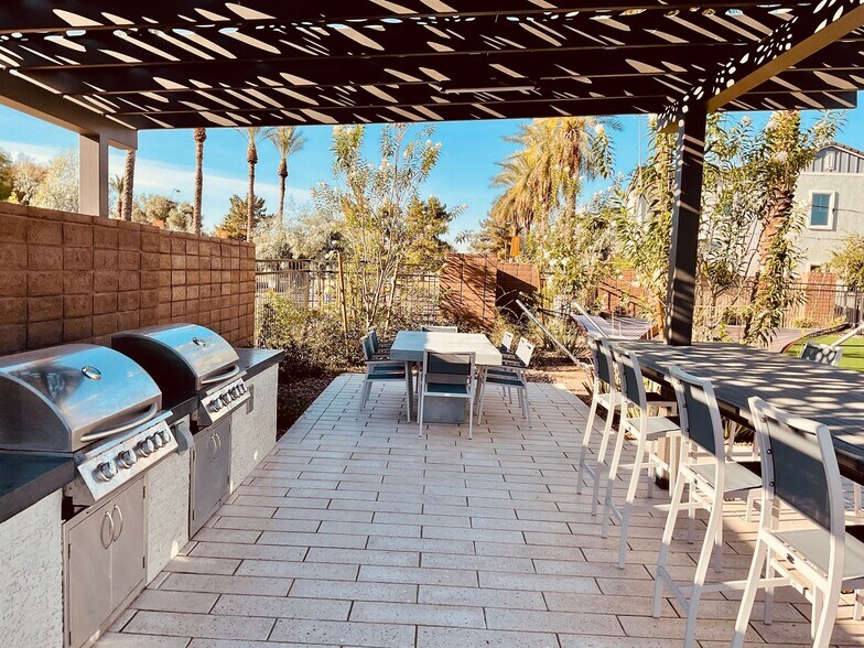 Building Photo - 2759 S Jackrabbit Dr