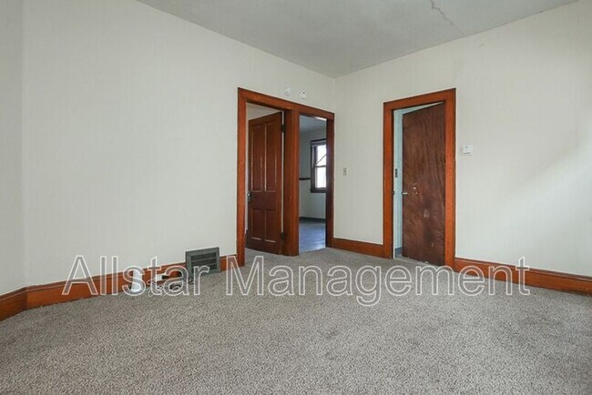 Building Photo - 1101 E 66th St