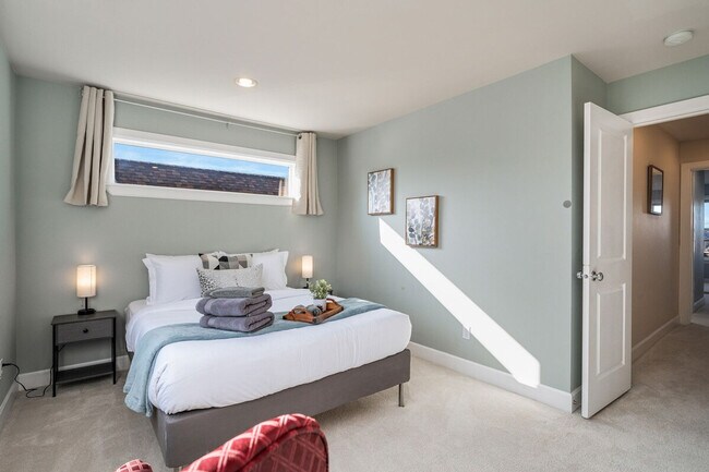 Building Photo - 4224 Francis Ave N