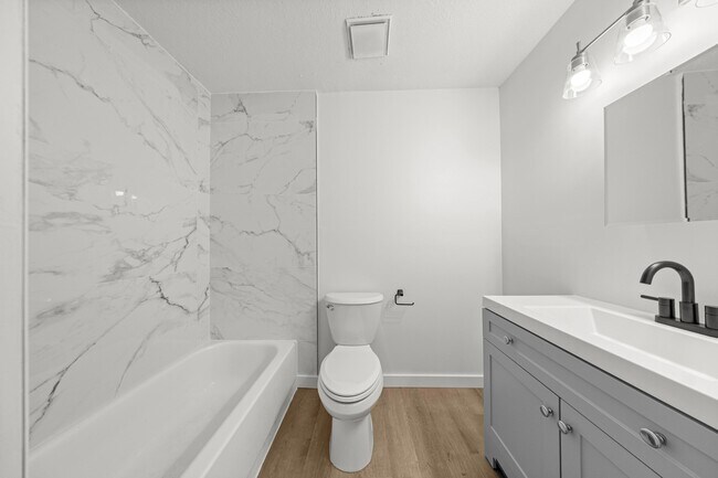 Building Photo - 2931 SE 52nd Ave