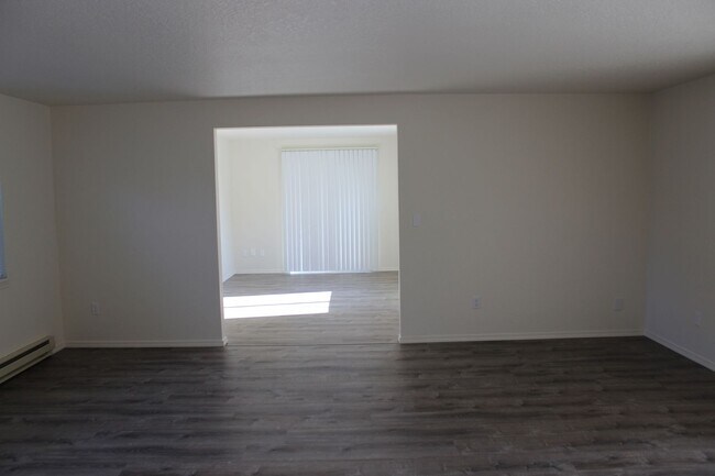 Building Photo - 4 bedroom 2 bath ranch house