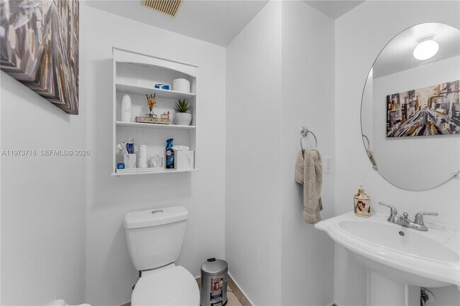 Building Photo - 2245 SE 25th Ave