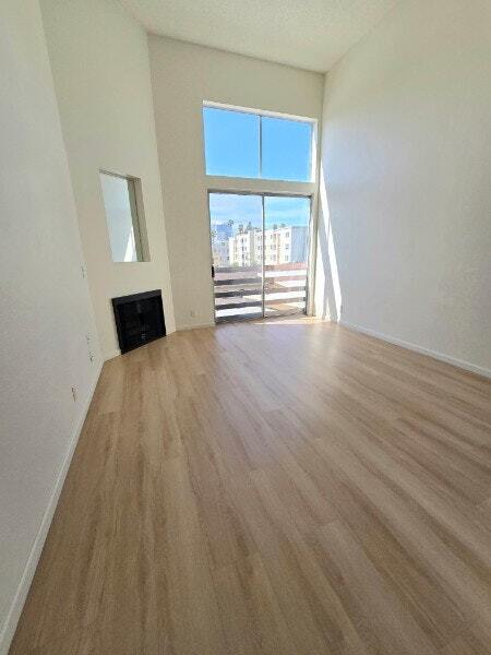 Building Photo - 3062 W. Fourth Street, Unit 308