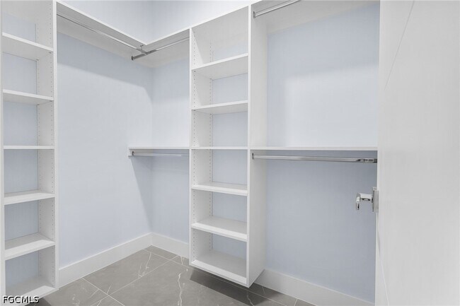 Building Photo - 142 SW 33rd Pl