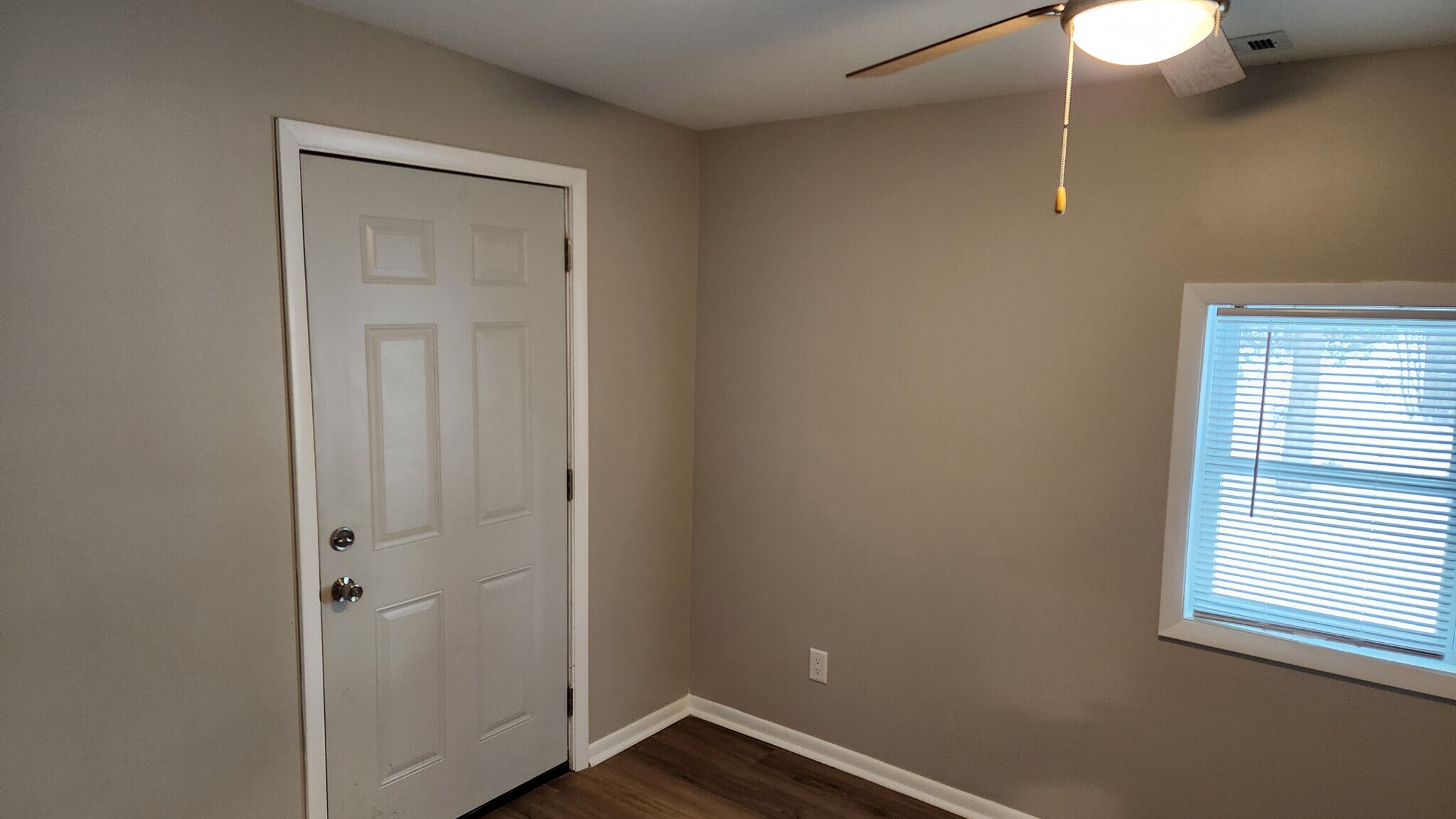 Building Photo - 6527 244th Ave