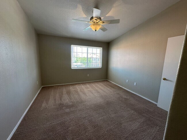 Building Photo - Las Vegas Condo available for rent.