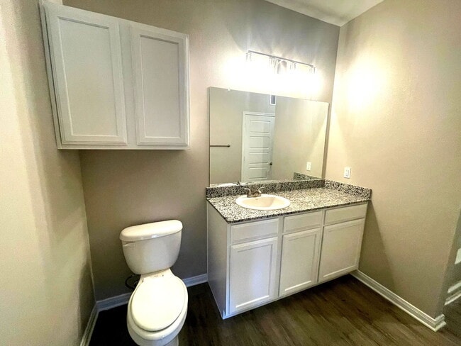 Building Photo - 300 Willow Grv Wy