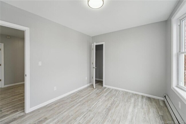 Building Photo - 58 Bond St