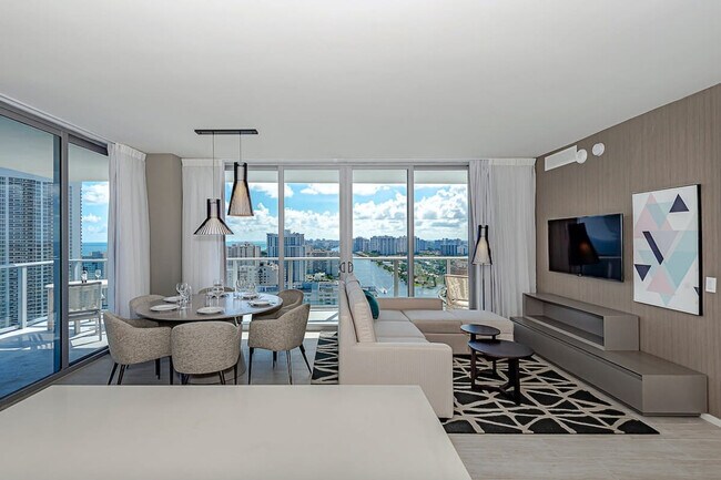 Building Photo - 4010 S Ocean Dr