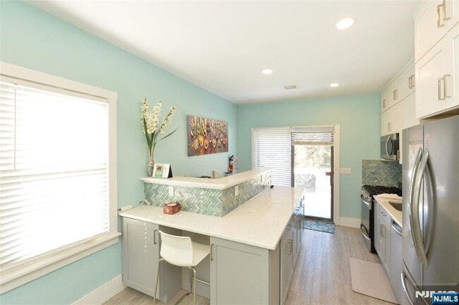 Building Photo - 117 Lake St