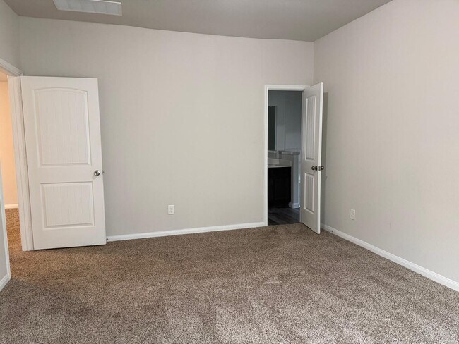 Building Photo - 25419 Grotto Falls Ln