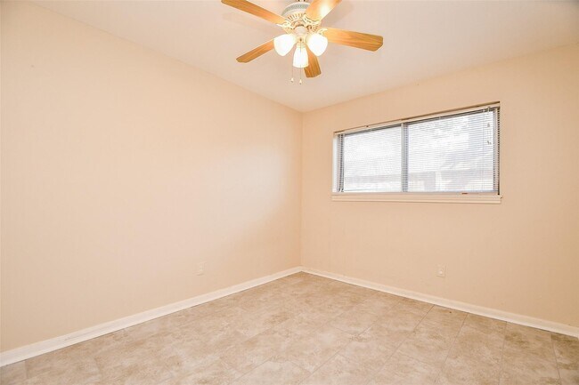 Building Photo - 5810 Fontenelle Dr