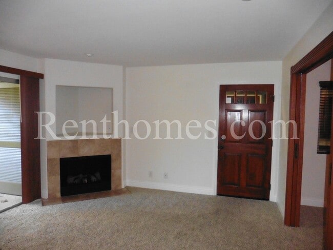 Building Photo - La Jolla, 8430 Via Mallorca #110 -Granite Counters, Community Pool and Spa, Near UCSD!