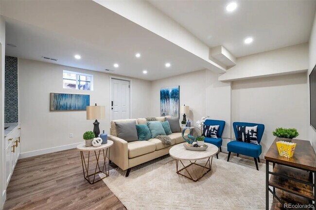 Building Photo - Chic & Cozy 1-Bed Furnished Retreat in the Heart of Denver's Madrid District!
