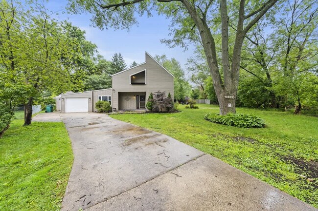 Building Photo - 38369 N Manor Ave