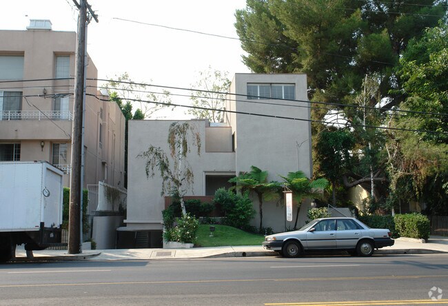Primary Photo - 15136 Magnolia Blvd