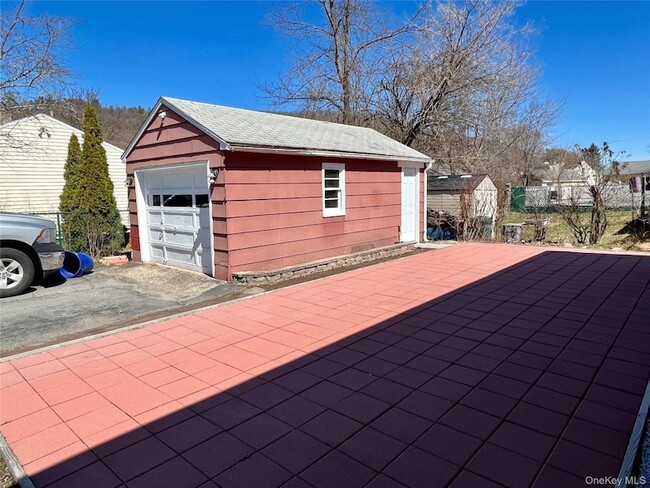 Building Photo - 108 Kingston Ave
