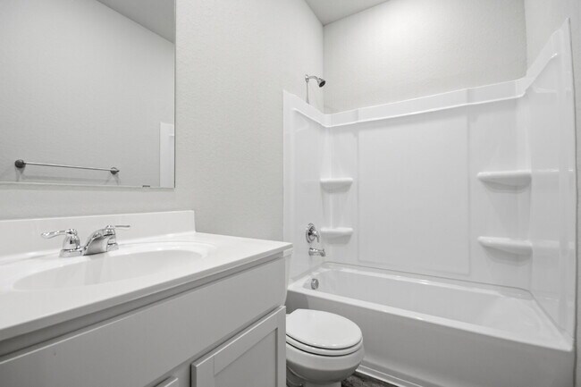 Building Photo - "Charming 3-Bedroom Retreat with 2 Baths in the Heart of New Braunfels!"