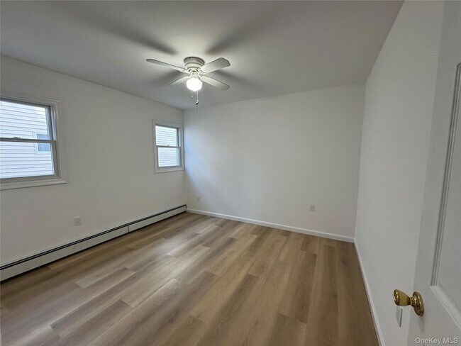 Building Photo - 542 E Pine St