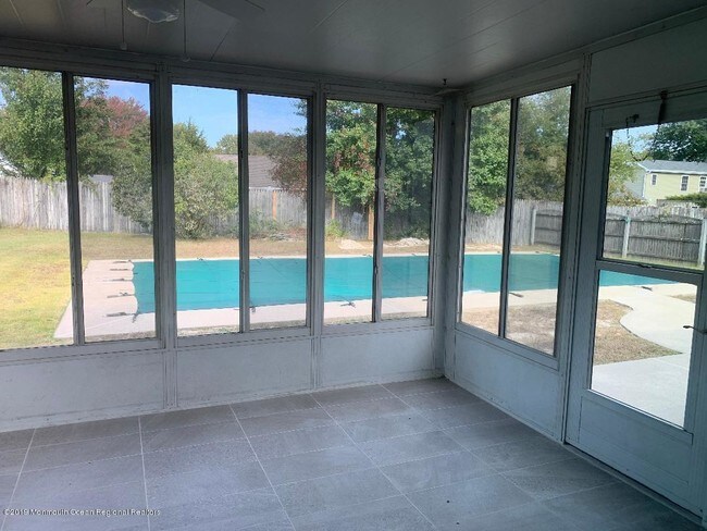 Building Photo - 5 Oneida Ave