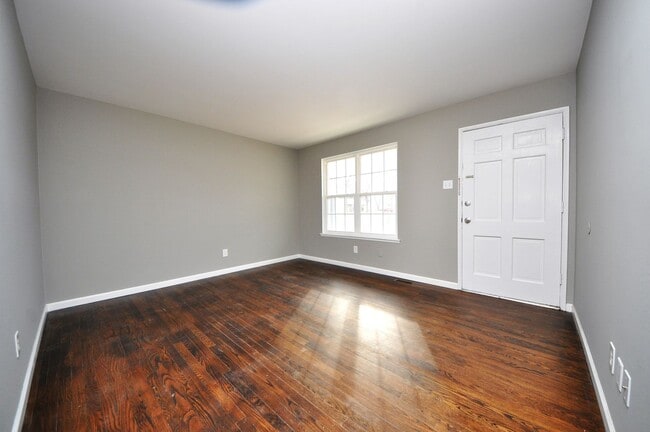 Building Photo - Freshly updated 3 Bedroom Home with a Full...