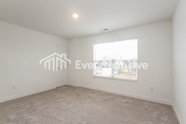 Building Photo - 3566 Cosmic Ct