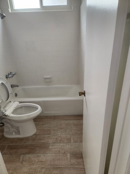 Building Photo - 30 Rose Ave