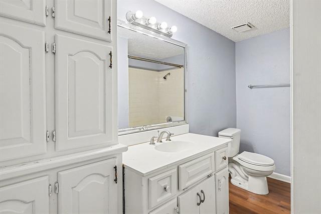 Building Photo - 5421 Buchanan St