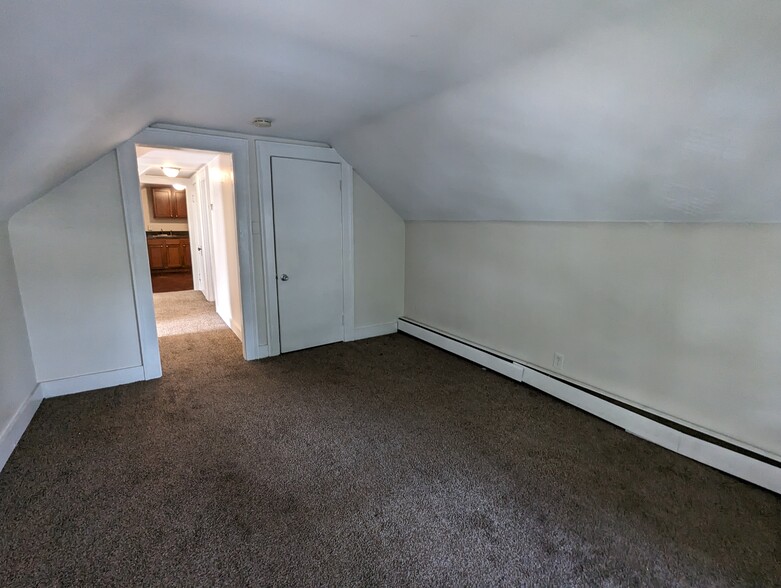 Building Photo - 608 Elmwood Ave
