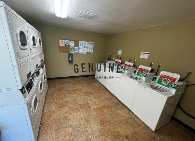 Building Photo - Beautiful 2 Bedroom in Creekside Villas!