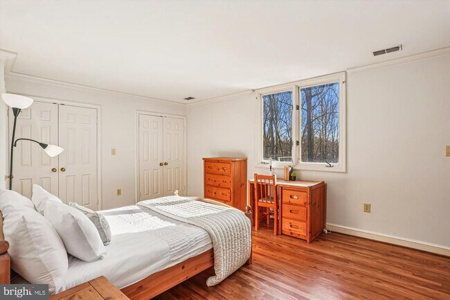 Building Photo - 9939 Bentcross Dr