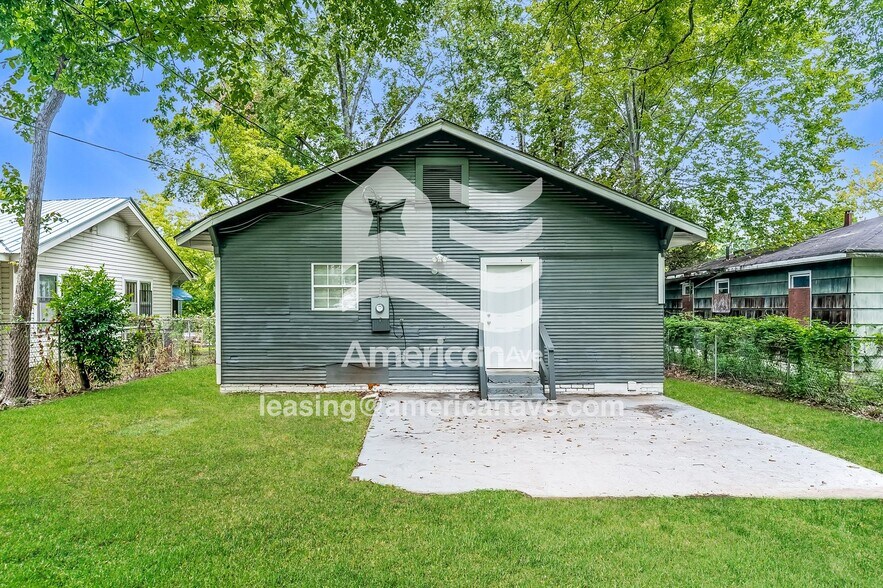 Building Photo - 8109 1st Ave S