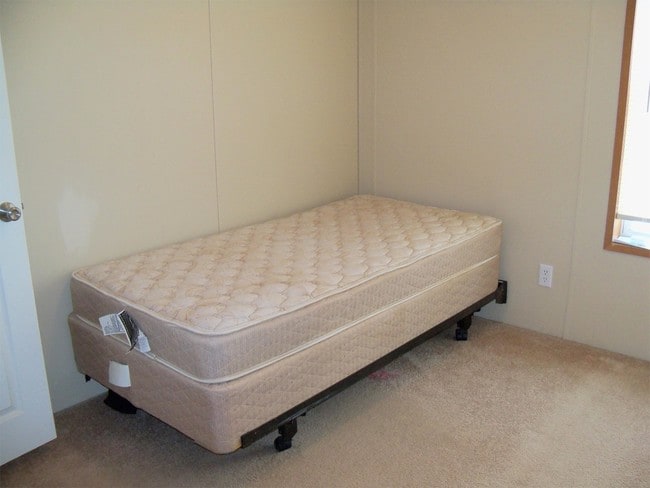 Building Photo - 2034 Hillner Ln