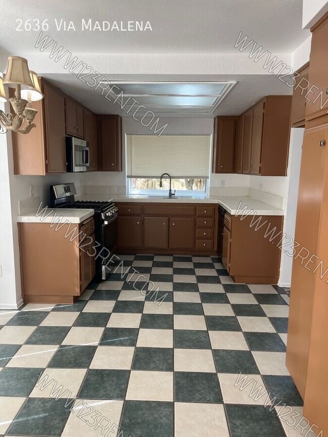 Building Photo - 2636 Vía Madalena