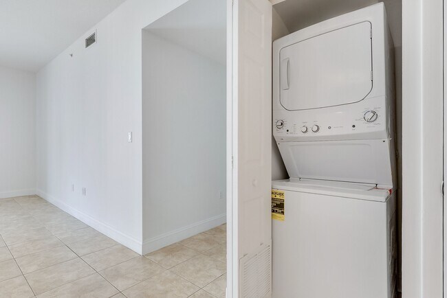 Building Photo - 7270 SW 89th St