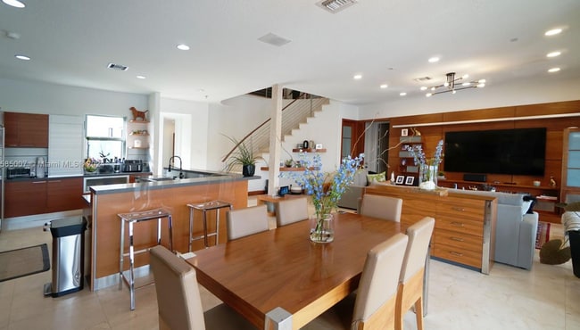 Building Photo - 7031 NW 113th Ct