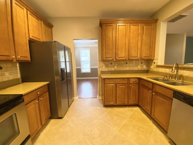 Building Photo - Rent Ready, Four Bedroom Home in Parkside ...