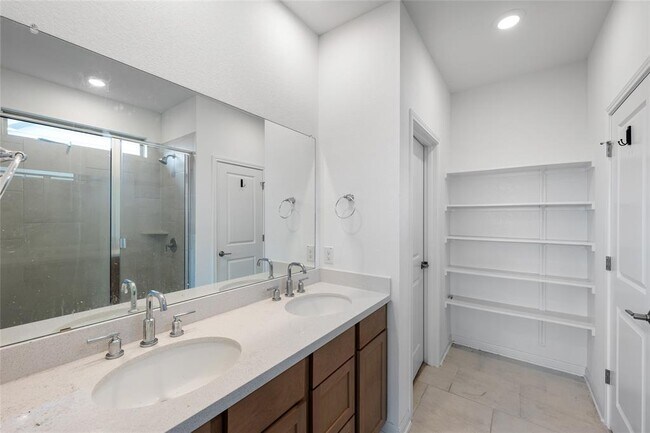 Building Photo - 751 Papaya Dr