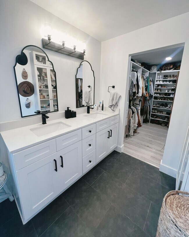 Building Photo - 9775 Arbor Meadow Dr