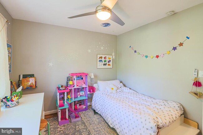 Building Photo - 5724 Greenspring Ave
