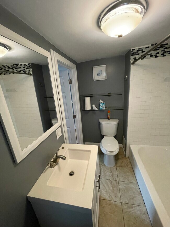 Building Photo - 62 Saint James St