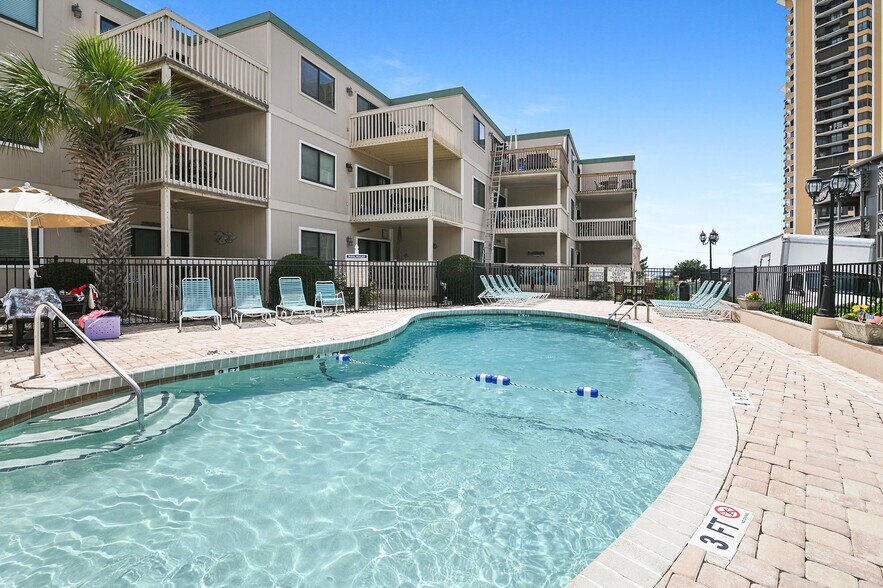 Building Photo - 9661 Shore Dr