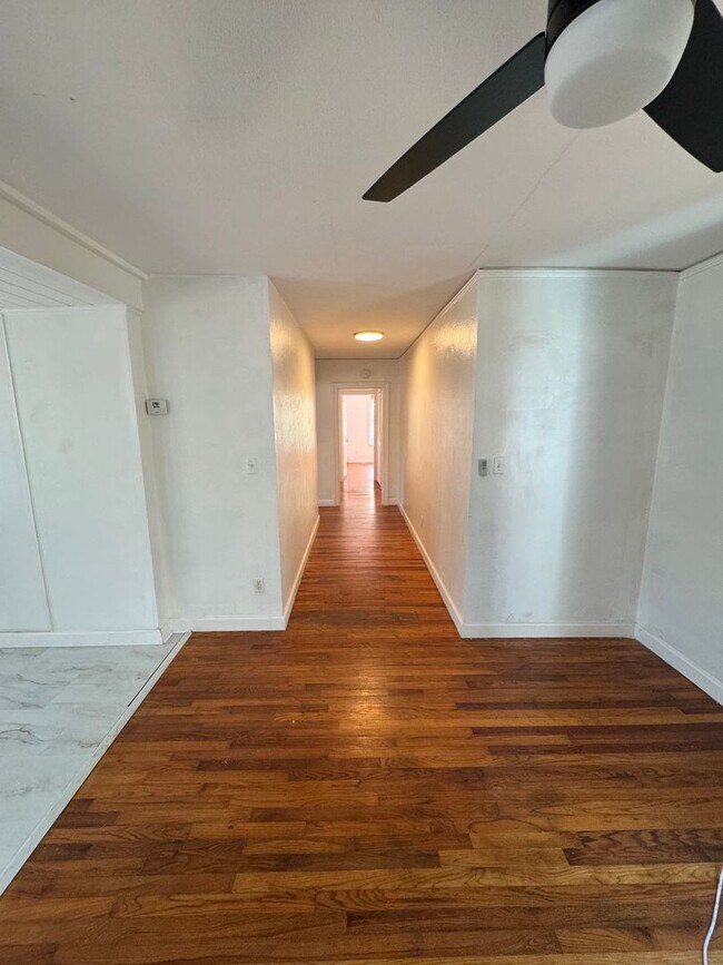 Building Photo - 3B/2.5B Home + 2 Flex Rooms –  One Block from FSU Stadium/Available by January 2027