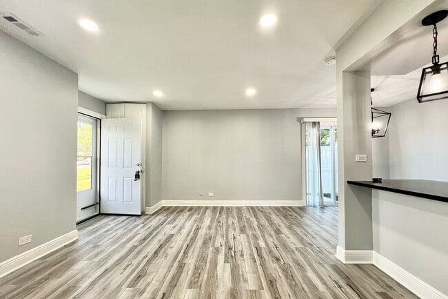 Building Photo - 1594 Cornell Cir