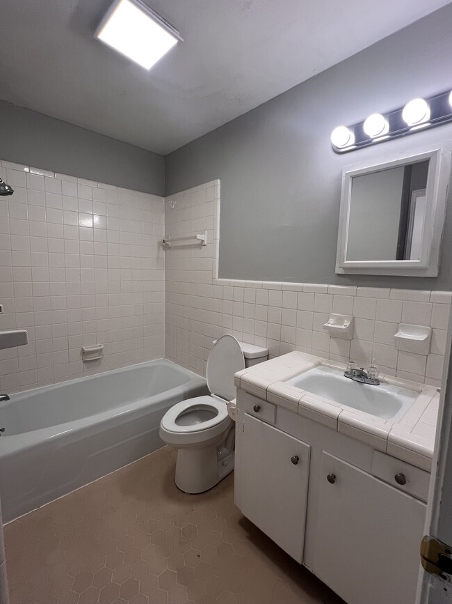 Bathroom - 114 N Meade St