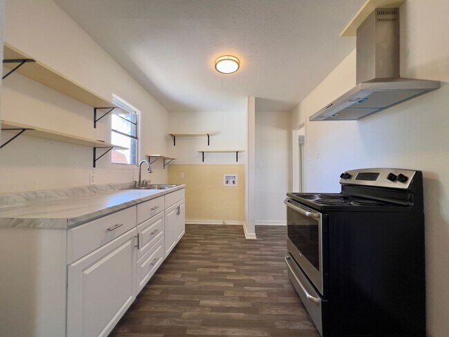 Building Photo - Two Bedroom Available Now Near Levelland City Park