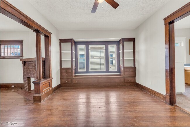 Building Photo - 1909 W 73rd St