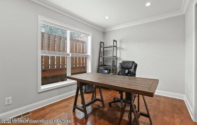 Building Photo - 1601 1st Ave